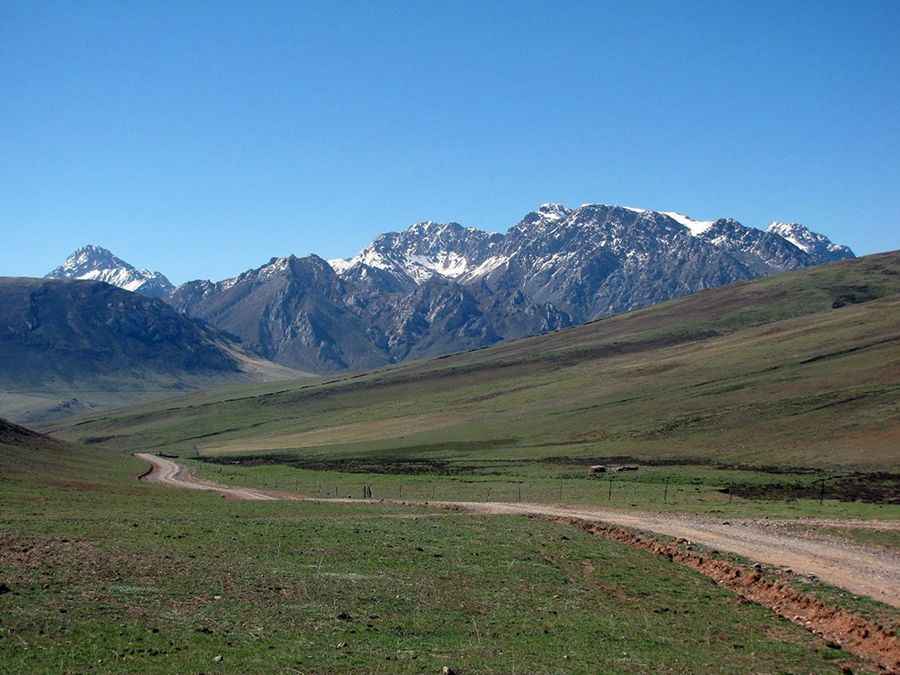The inhumane climb to Changlashan Pass with 37% ramps