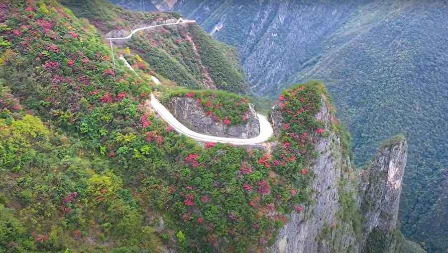 The journey is the destination along the Yunguichuan Cliff sky road