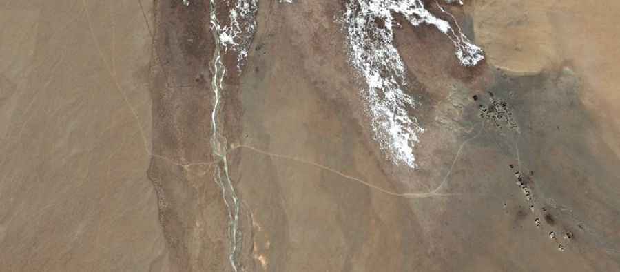 The mountain road to Najia in Tibet