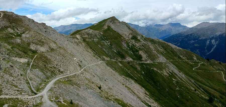 The mule track to the top of Passo della Mulattiera