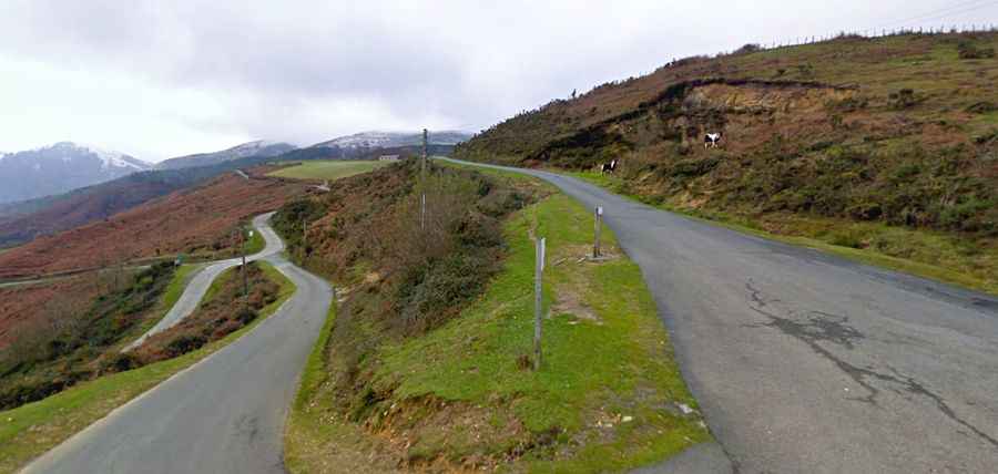 The narrow paved road to the international Col des Veaux