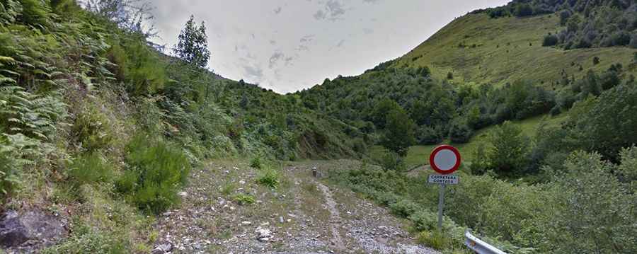 The old and abandoned road to Puerto de Rañadoiro