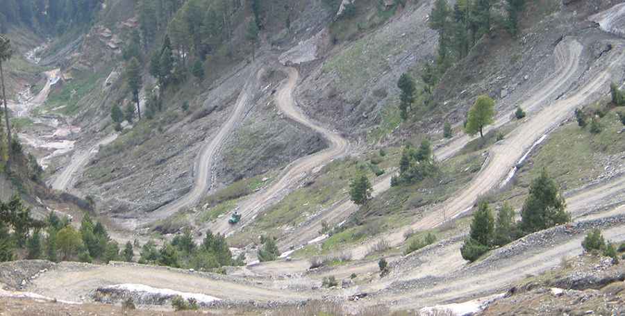 The road to Brithawari Gali: 35 hairpins to the top