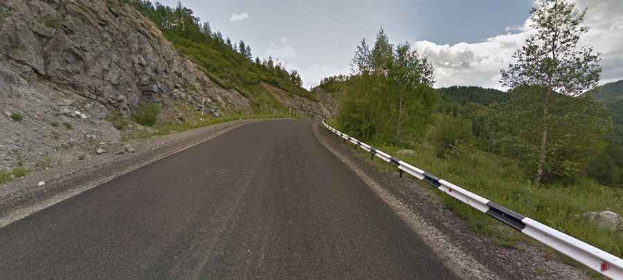 The road to Chike-Taman Pass will take your breath away