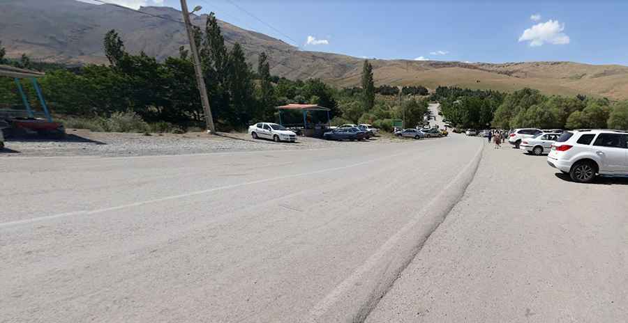 The road to Gardaneh-ye Garin offers a chill-out experience in high mountains