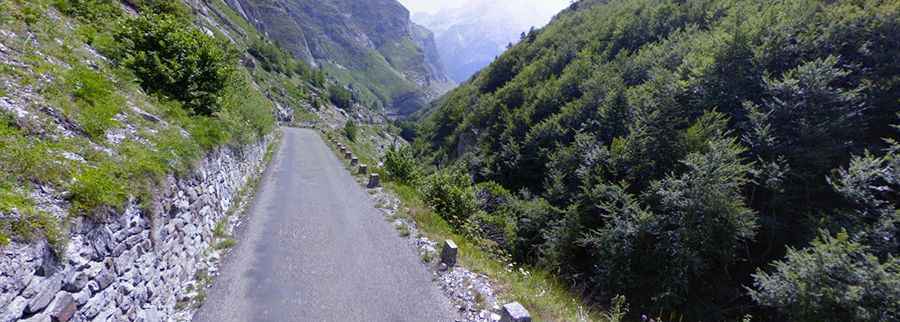 The road to Lac du Barrage d'Ossoue isn't an easy one