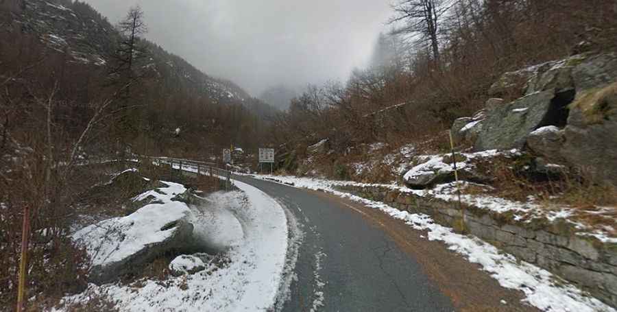 The road to Lago di Teleccio: be ready to make room for oncoming vehicles