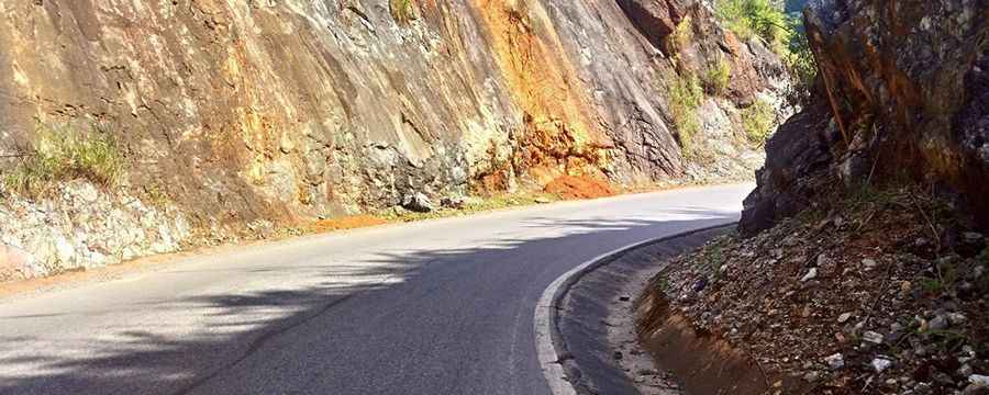 The road to Pha Din Pass is flanked by deadly drops