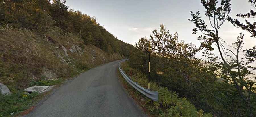 The road to Radici Pass: be ready to make room for oncoming vehicles