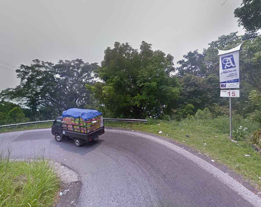 The Serpentine Drive to Lake Maninjau: Unraveling Indonesia's Famous 44 Hairpin Turns on Kelok 44 Road