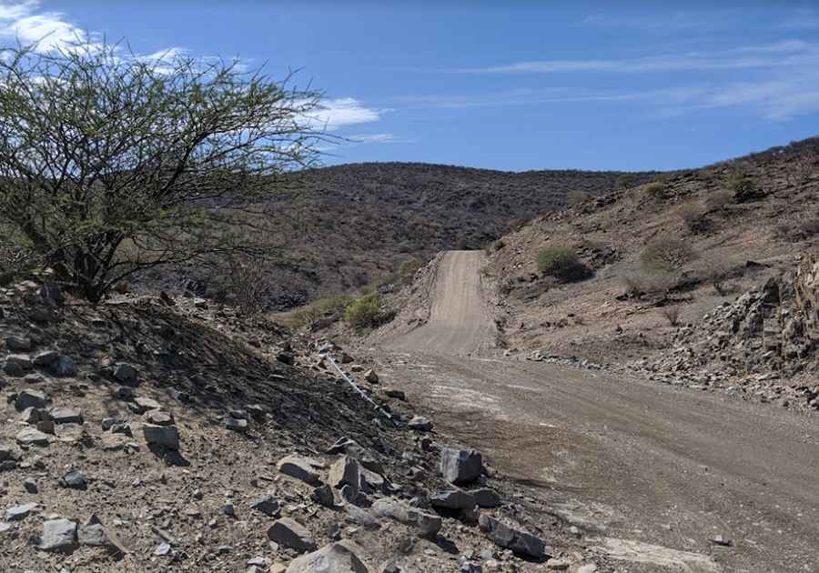 The steep (20%) unpaved road to Bosua Pass in Namibia