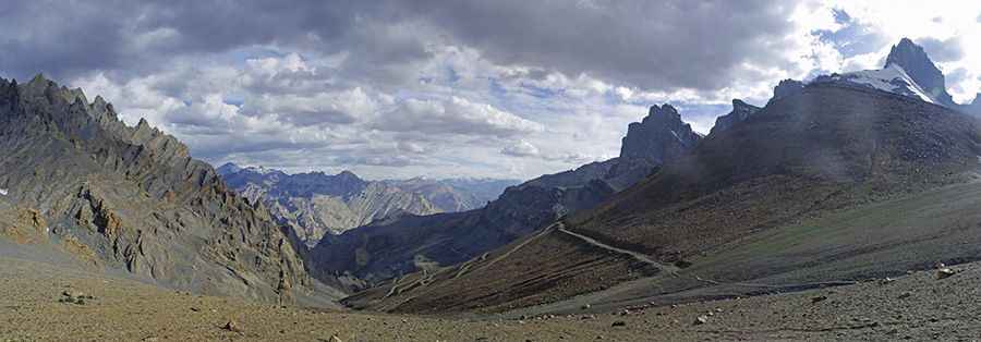 The Ultimate Guide to Traveling the Bumiktse La