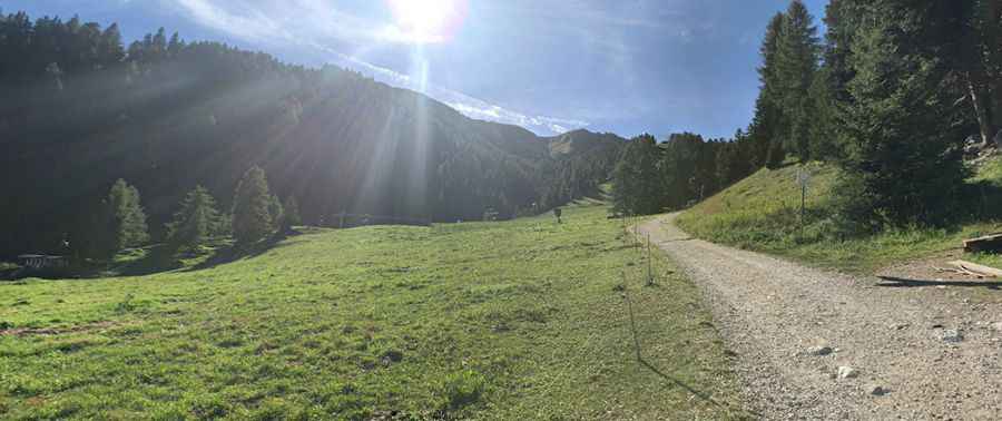 The unpaved road to Feudo Pass