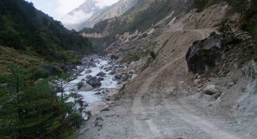 The wild road to Tipta La