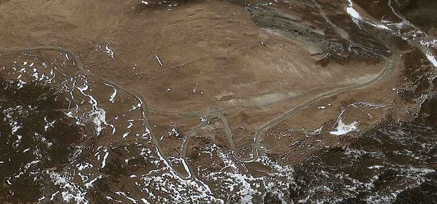 Tsogugye La: courage is required to drive to the summit