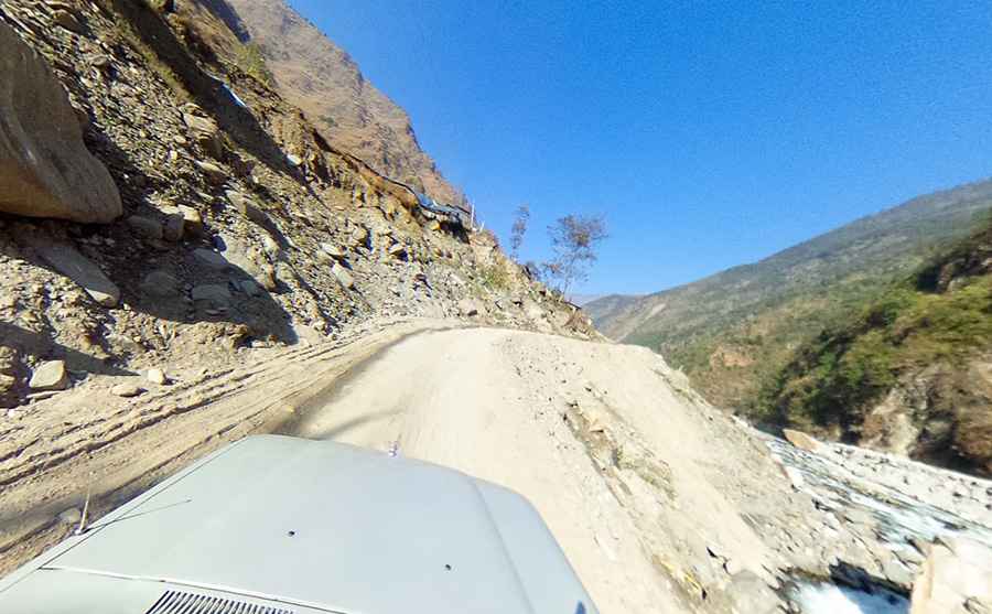 What are the highest roads in Nepal?