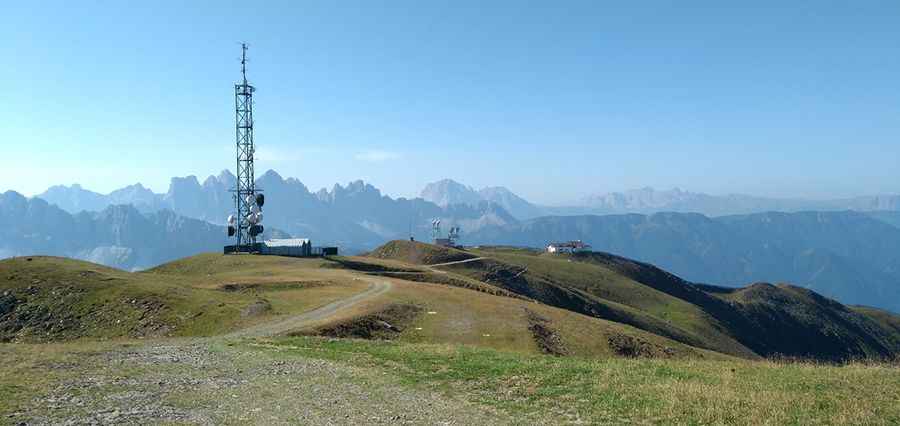 What’s at the summit of Monte Telegrafo-Plose?