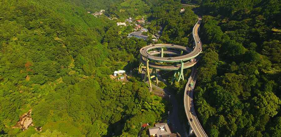 When was Kawazu-Nanadaru Loop Bridge built?