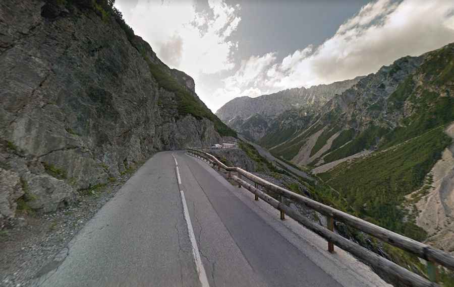 When was the road to Hahntennjoch built?