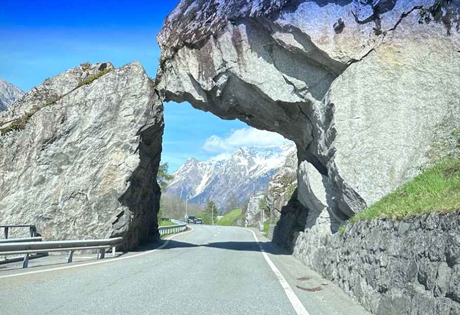 Where are the Kissing Rocks?