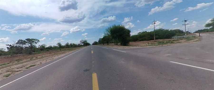 Where are the longest straight roads of Paraguay?
