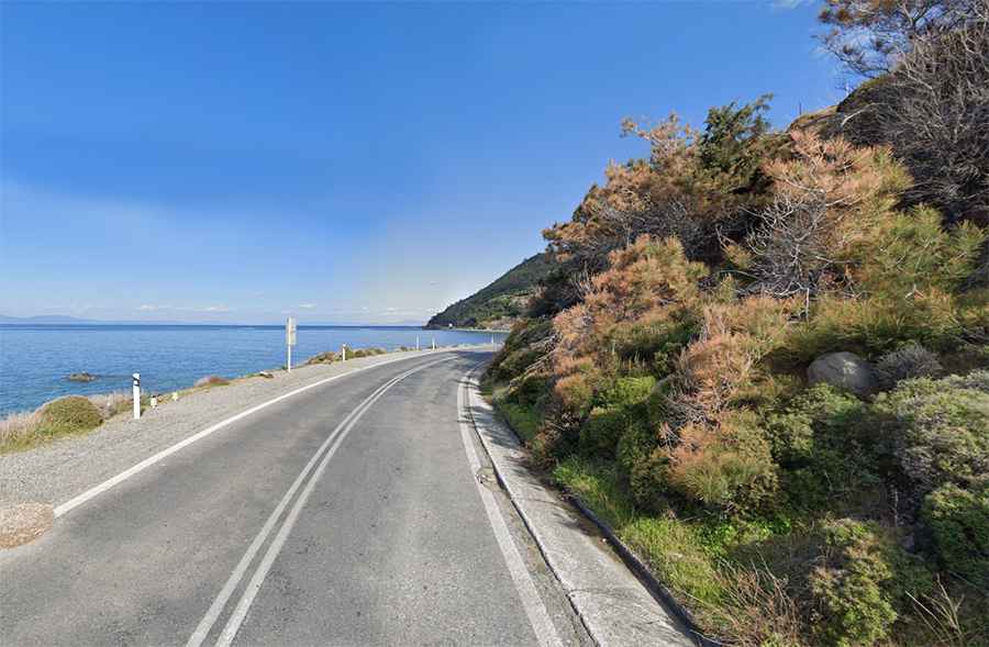 Where does Road EO62 start and end?