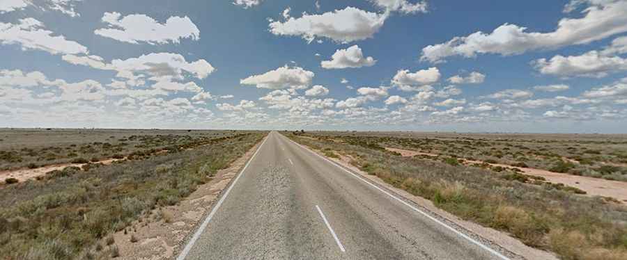 Where does the Eyre Highway start and finish?