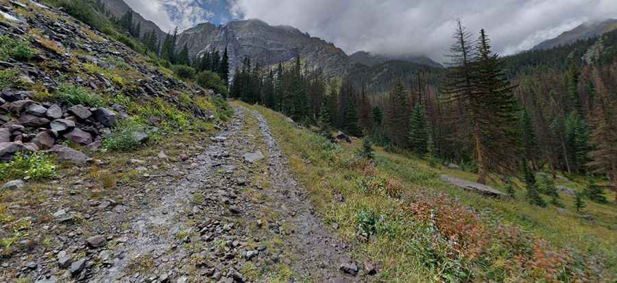 Where does the road to Broken Hand Peak start?