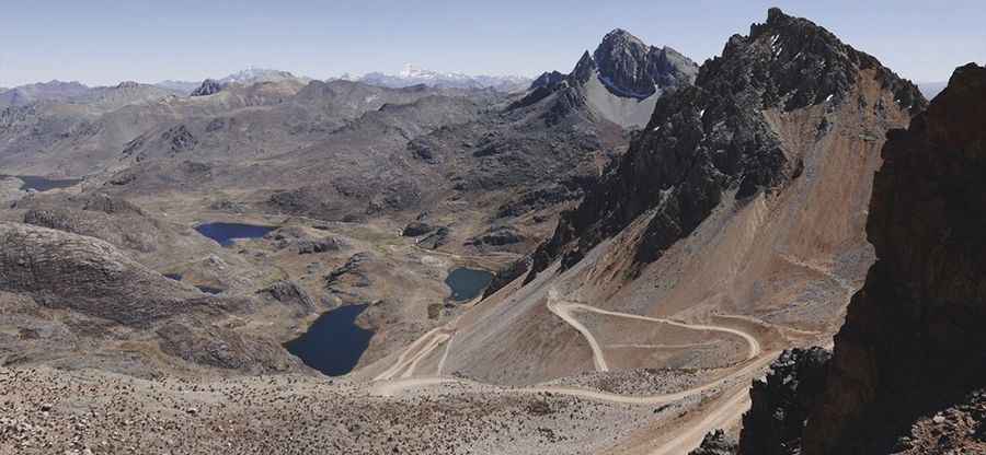 Where does the road to Don Mario and Punta Pumacocha start and end?