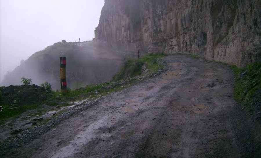 Where does the road to Pacaraos start?