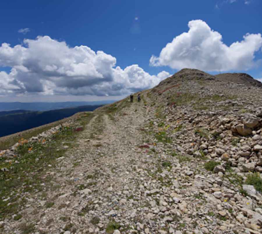 Where is Büyük Hacet Tepesi peak?