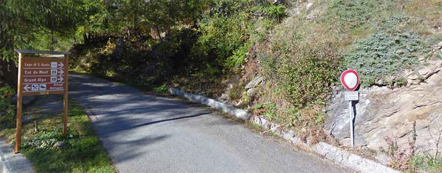 Where is Col du Mont?