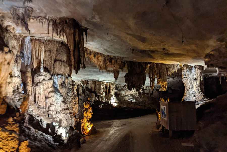 Where is Fantastic Caverns?