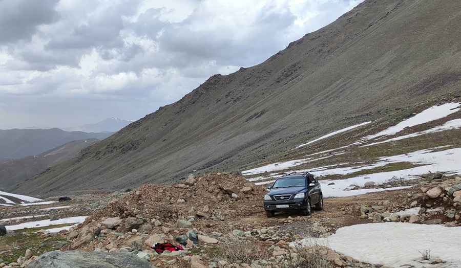 Where is Kaputzhukh Pass?