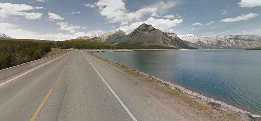 Where is Lake Minnewanka Scenic Drive?