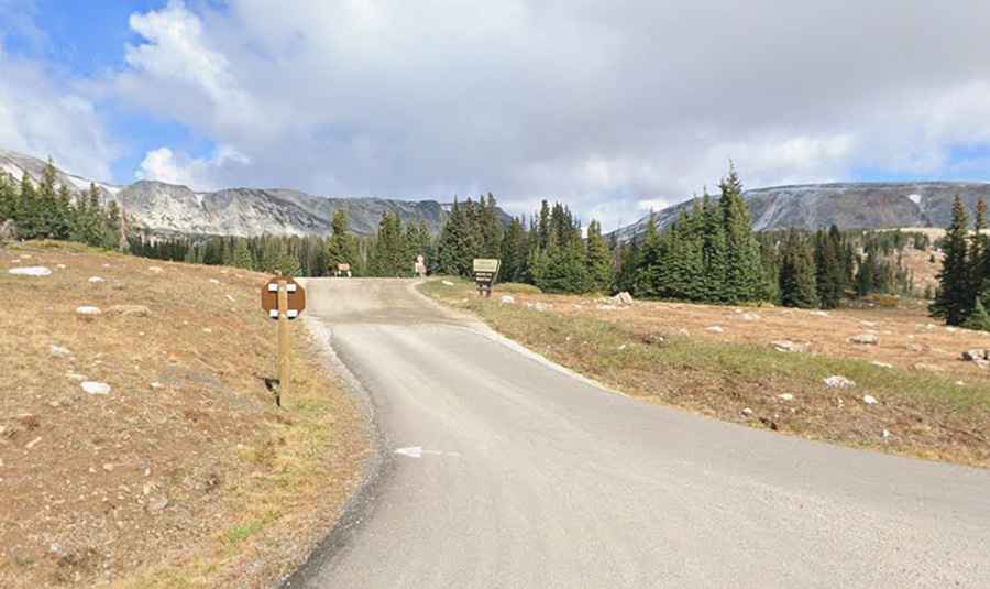 Where is Lewis Lake?