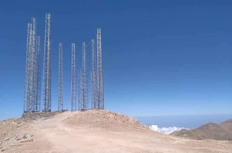 Where is Samamous Peak?