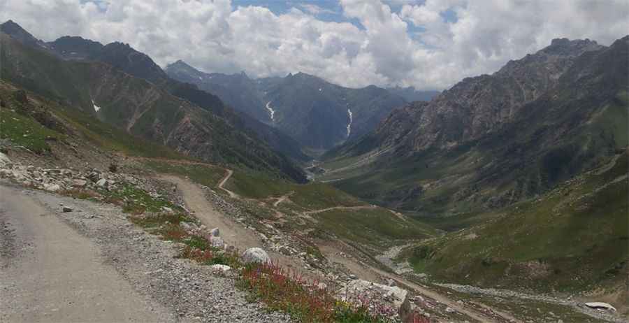 Where is the Astore Valley Road?