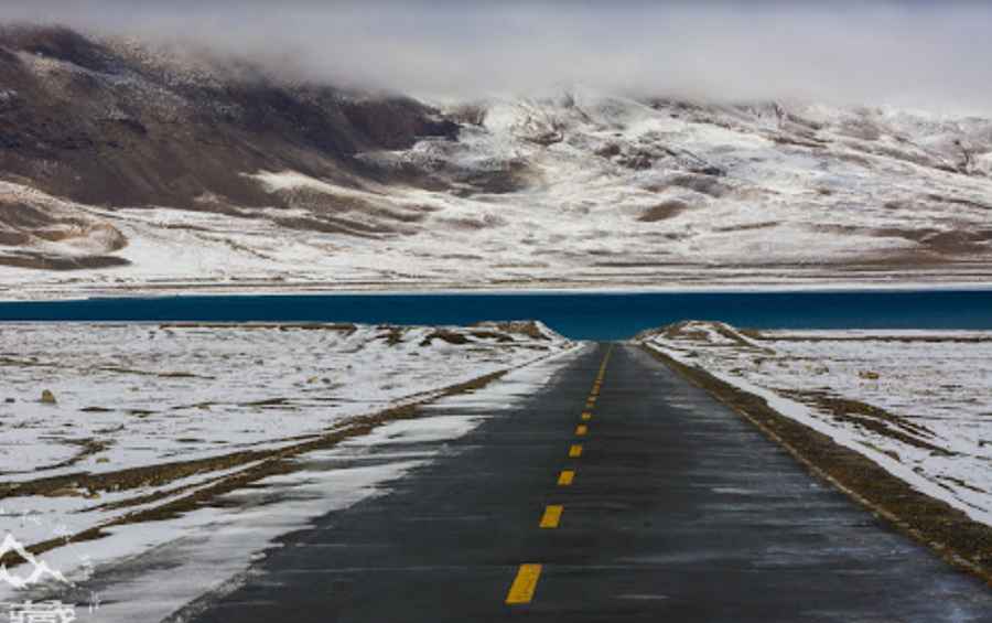 Where is the Hor La pass located?