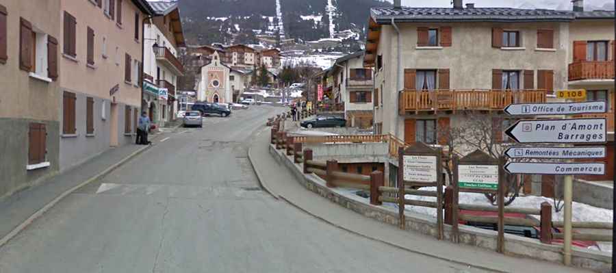 Where is the road to Lac de Plan d’Aval?