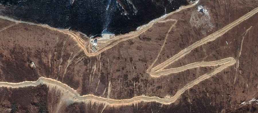 Where is the road to Sengri Mountain?