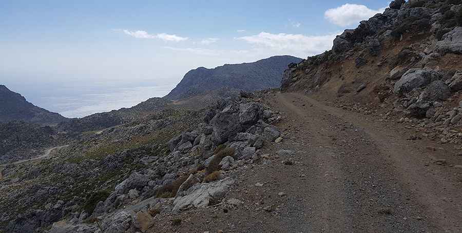Where is the road to Skaloti Gorge located?