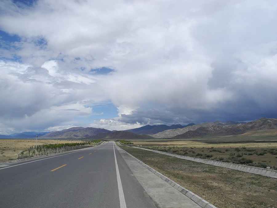 Where is the Tra La pass?