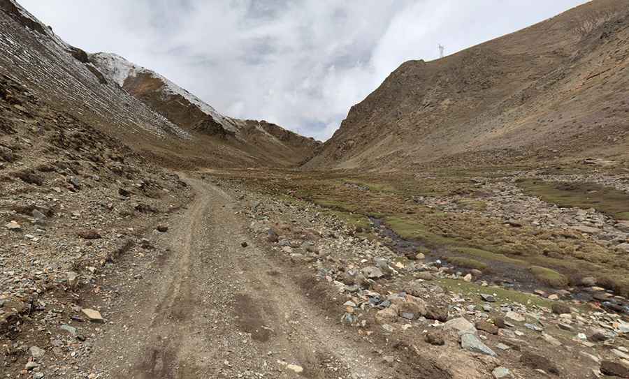 Where is Tsurphu La?