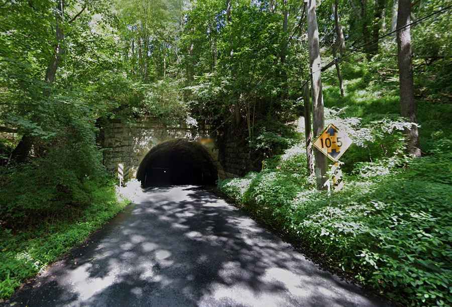 Why are the Twin Tunnels of Pennsylvania famous?