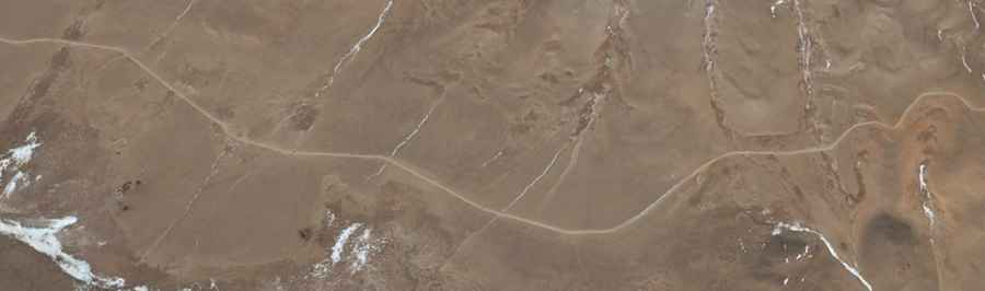 X605 Road offers stunning views of Gyaring Lake