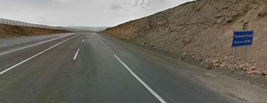 Yaylasuyu Gecidi is a paved road heading deep into the high mountains